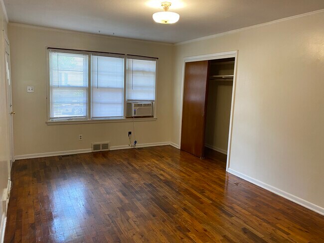Building Photo - 403 E Buchanan St