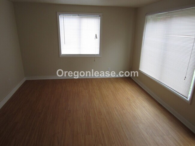 Foto del edificio - 3 bed 1.5 bath Springfield home