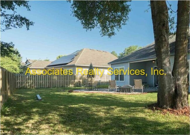 Foto del edificio - Longleaf corner lot home!  Look!!