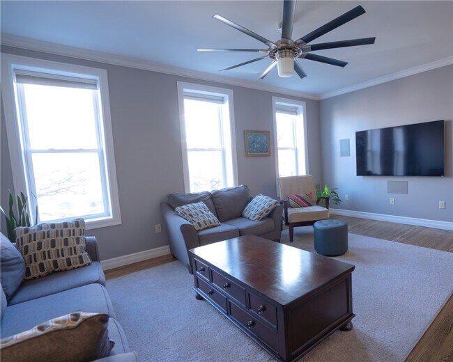 Building Photo - 90 E Market St