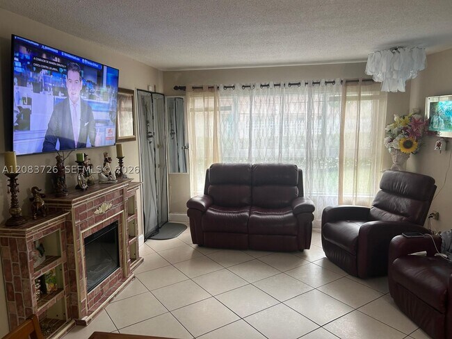 Foto del edificio - 7450 Miami Lakes Dr
