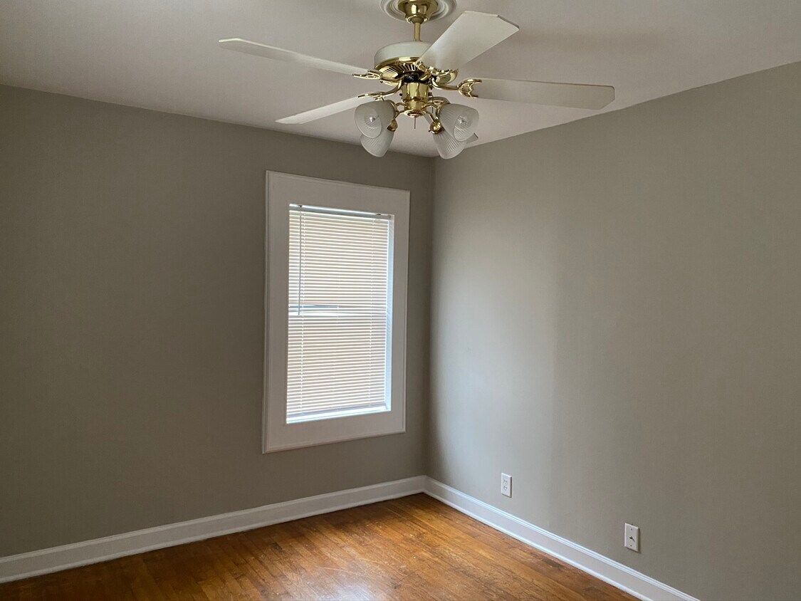 Primary Photo - 401 Sanders St