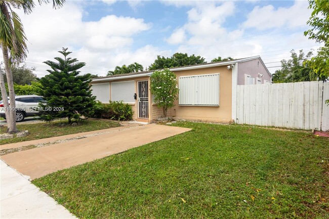 Building Photo - 3165 SW 27th Ln