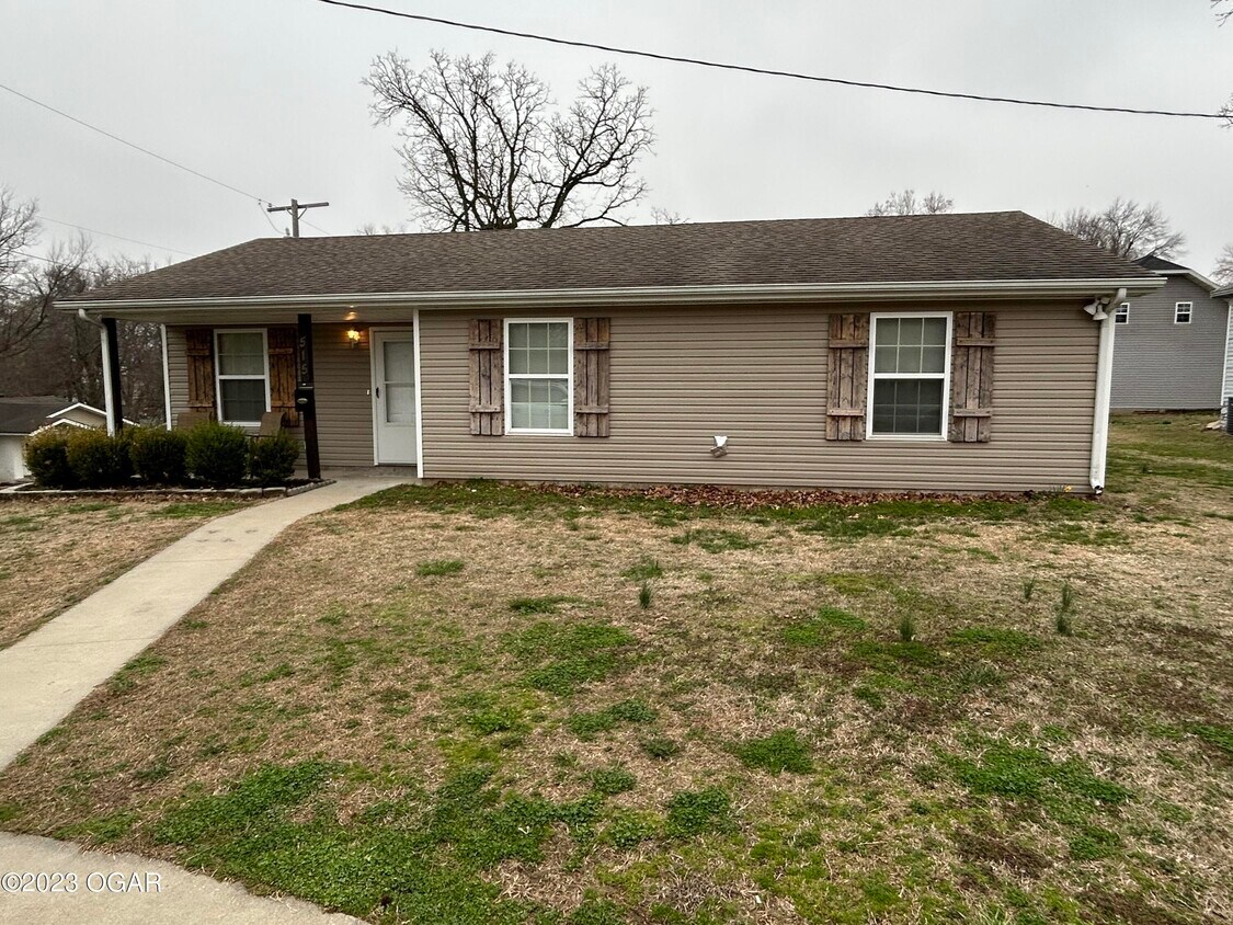 515 South Pl, Neosho, MO 64850 Condo for Rent in Neosho, MO
