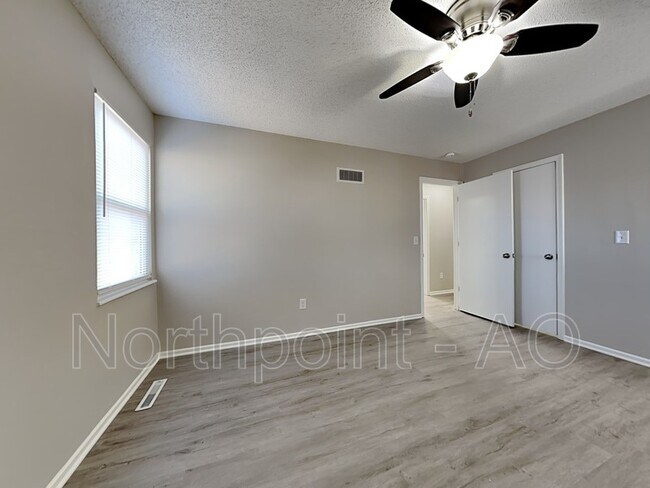Building Photo - 10330 Smalley Ct