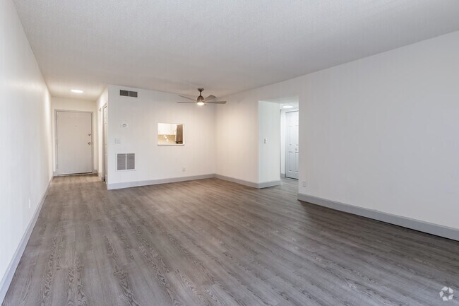 2HAB, 2BA - 1,100 ft² - Nordica Bay