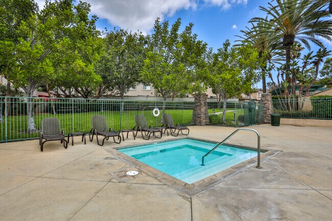 Foto del edificio - 17828 Woodbine Ct