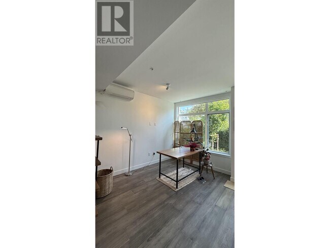 Photo du bâtiment - 571 W 29th Ave