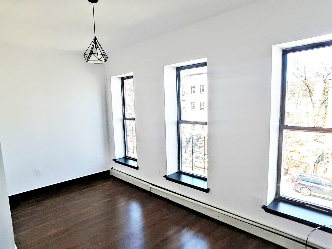 Primary Photo - 562A Lafayette Ave