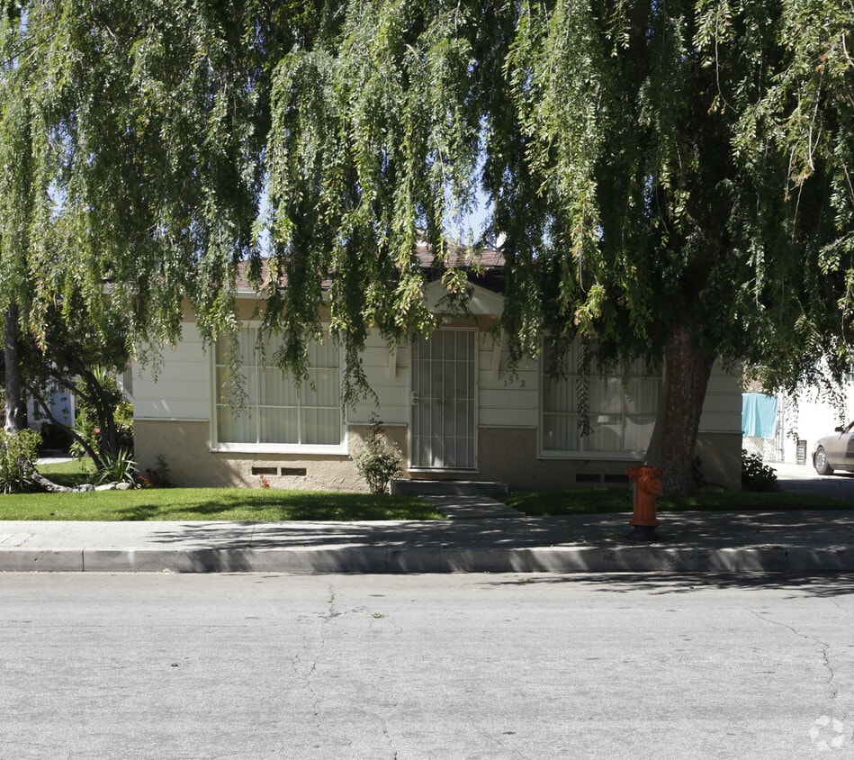 Building Photo - 151 N Beachwood Dr