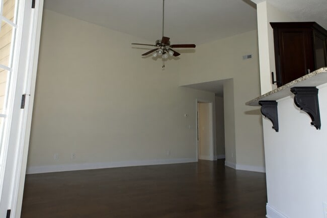Building Photo - 1275 Eagle's View Dr
