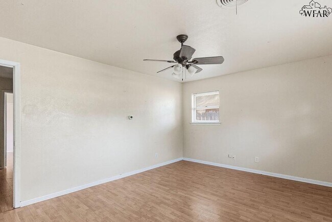 Foto del edificio - 4202 Meadowbrook Dr