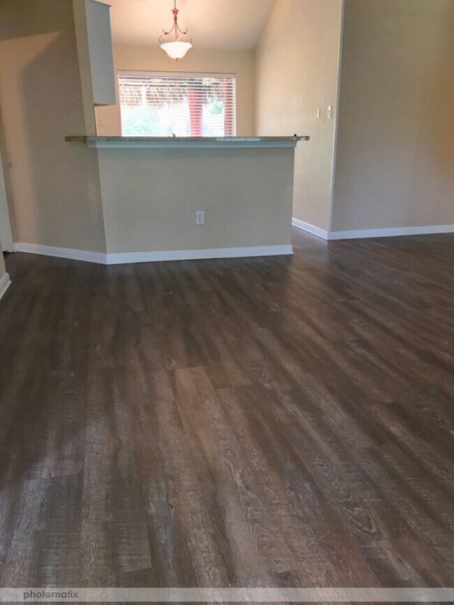 Foto del edificio - 5320 Winding Brook Dr