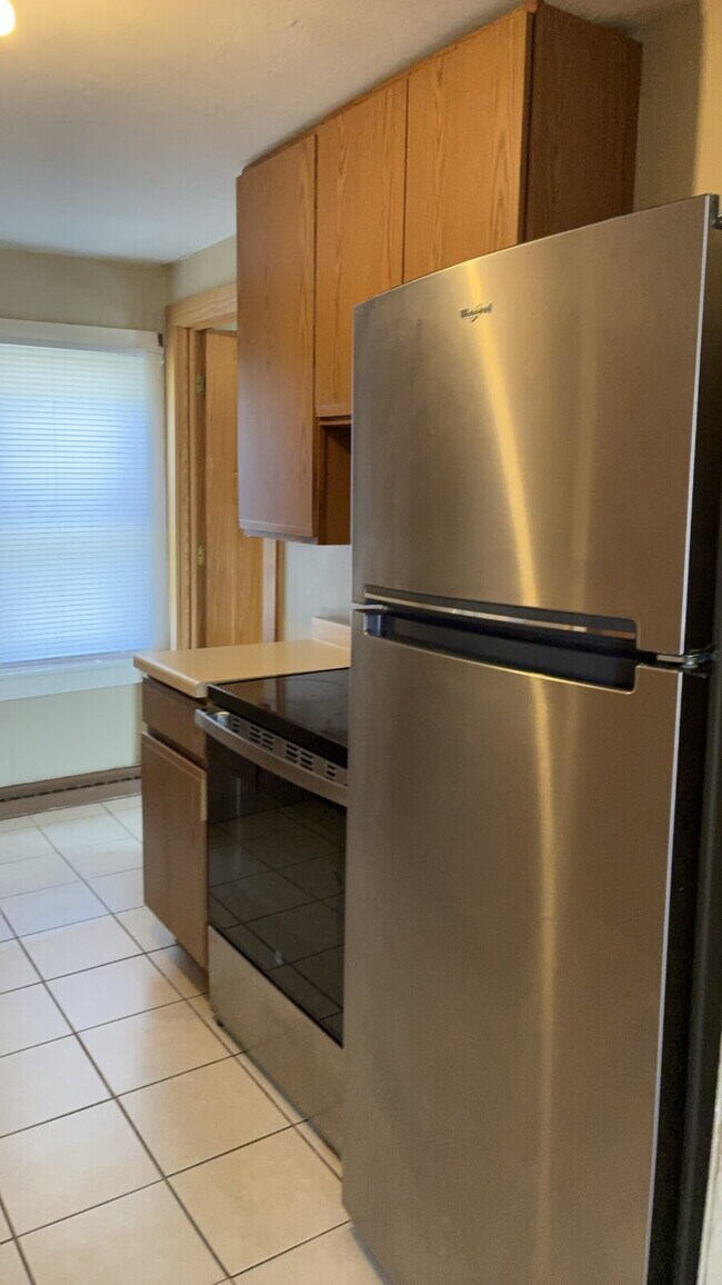 Foto del edificio - 3 Bed 1 Bath close to UWEC! Available June 1st