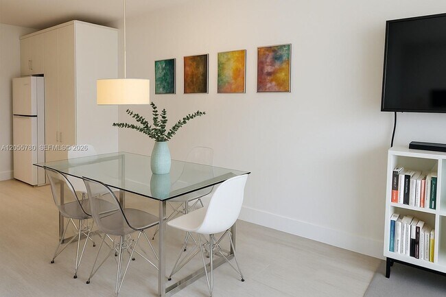 Building Photo - 2301 Collins Ave