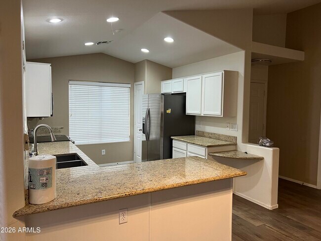Building Photo - 2240 E Mariposa Grande