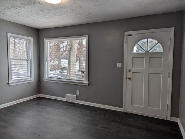 Building Photo - 1266 Magnolia Ave