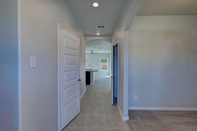 Building Photo - 11857 E Gate Dr