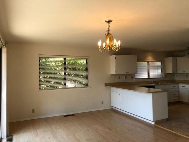 Building Photo - 4012 El Bosque Dr