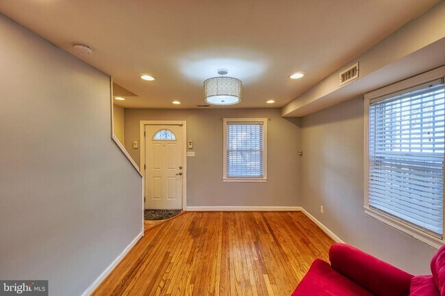 Foto del edificio - 829 51st St NE