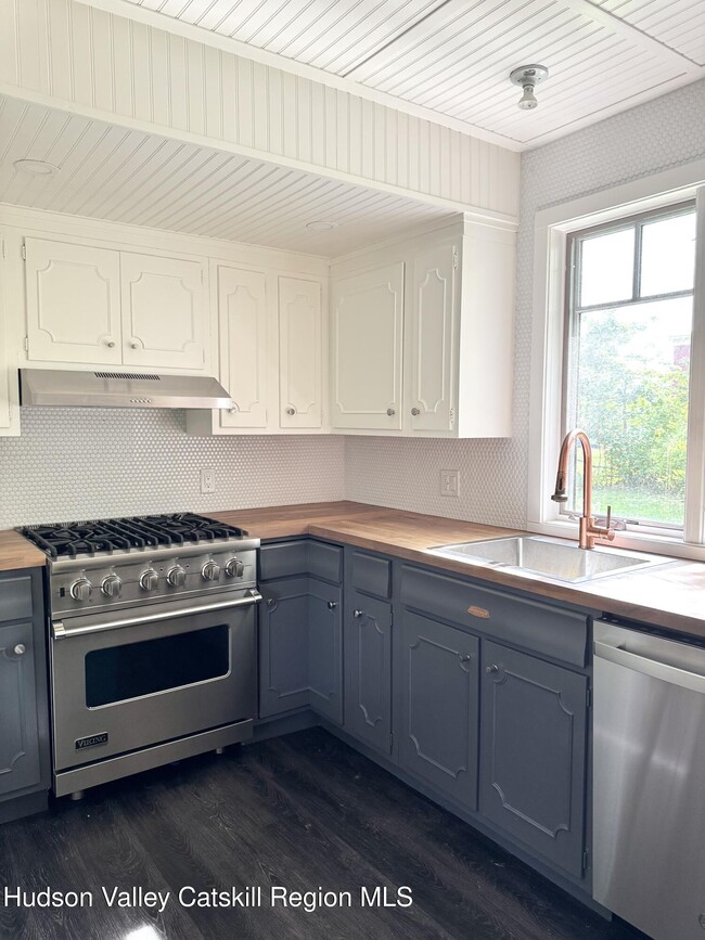 Building Photo - 3 Pruyn Pl