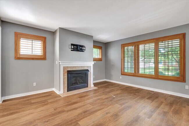 Building Photo - 2 Hedgerow Ct