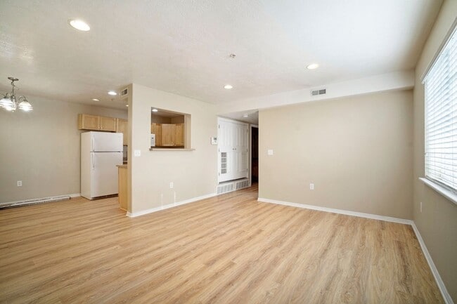 Building Photo - 325 W 700 N