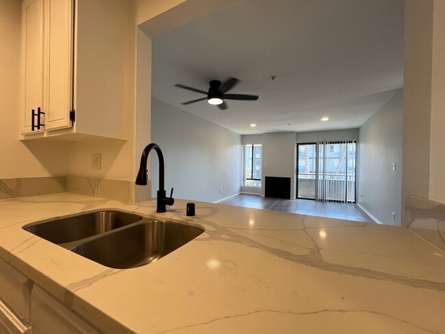 Interior Photo - 315 South Virgil Ave