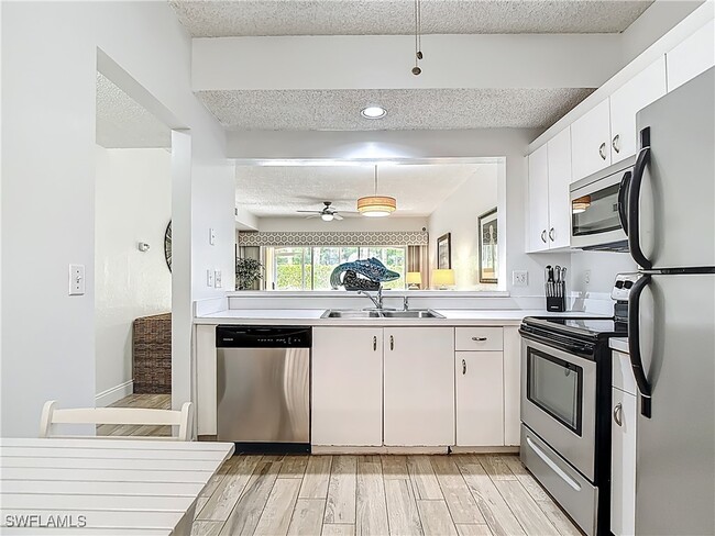 Foto del edificio - 1044 Woodshire Ln