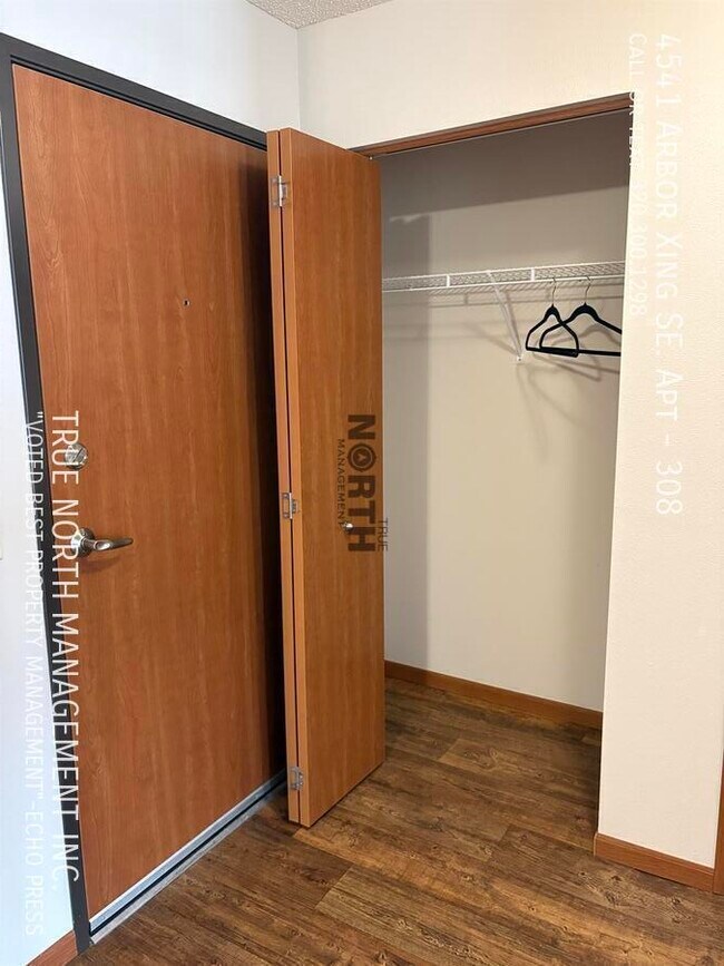 Foto del edificio - 4541 Arbor Xing SE