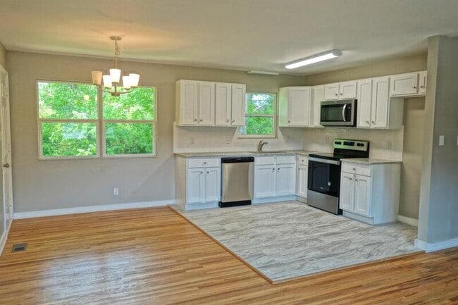 Building Photo - 1206 Oster Dr NW