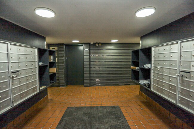 Foto del edificio - 561 W Cornelia Ave