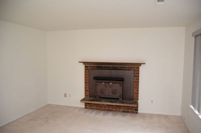 Building Photo - 3 Bedroom 1 Bath University Place Rambler on Quiet Cul De Sac