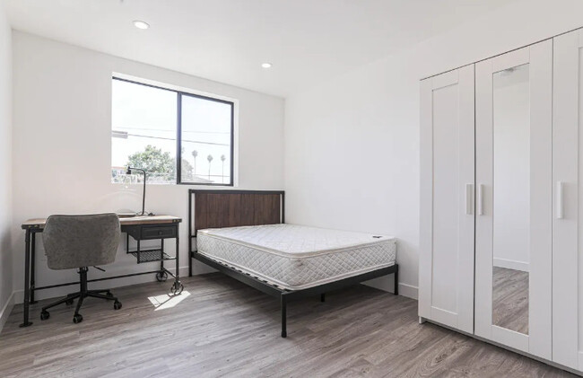 dormitorio privado - 3679 Halldale Ave