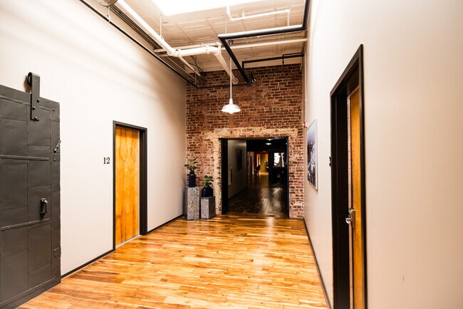 Building Photo - 2412 2nd Ave N