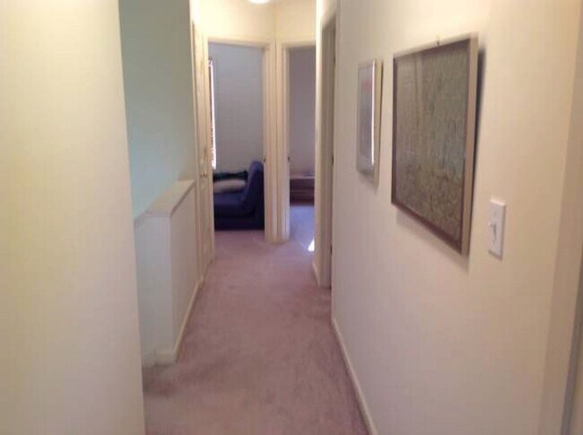 Foto del edificio - Immaculate END Unit 3 Br, 2.5 ba townhouse...