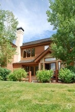 Building Photo - 2410 Deer Lake Dr