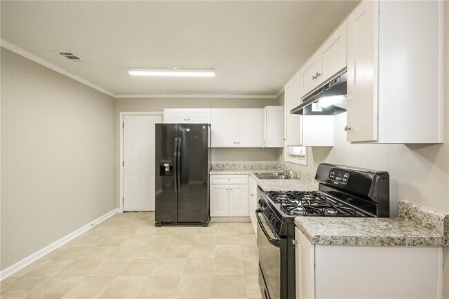 Foto del edificio - 8258 Hazelbrand Rd NE