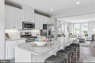 Building Photo - 2926 WATERFRONT Way