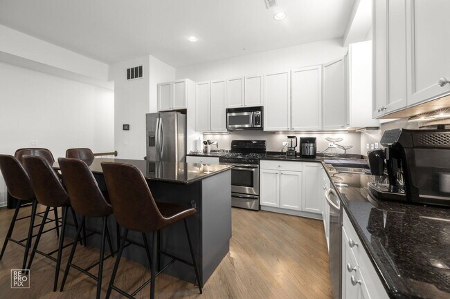 Foto del edificio - 1761 W Morse Ave