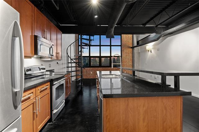 Building Photo - 3110 Thomas Ave