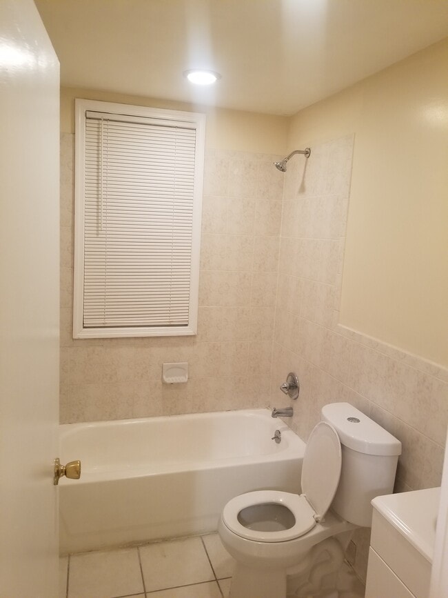 Building Photo - 496 21st St