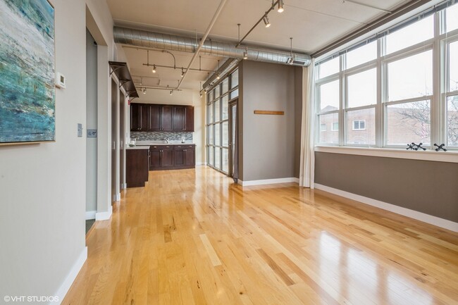 Building Photo - 10 S Dunton Ave