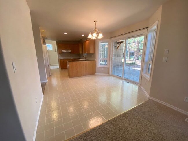 Building Photo - Location Location