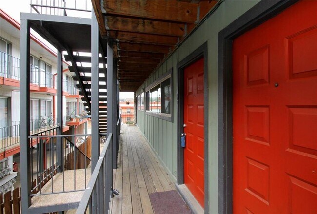 Foto del edificio - Wonderful 1 bedroom condo located at a wal...