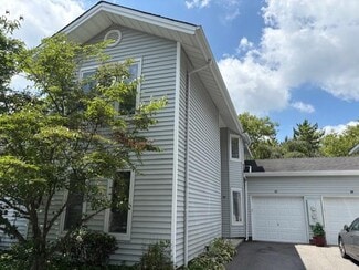 Building Photo - 423 Elton Ct E