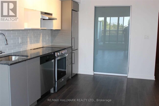 Building Photo - 120-120 Varna Dr