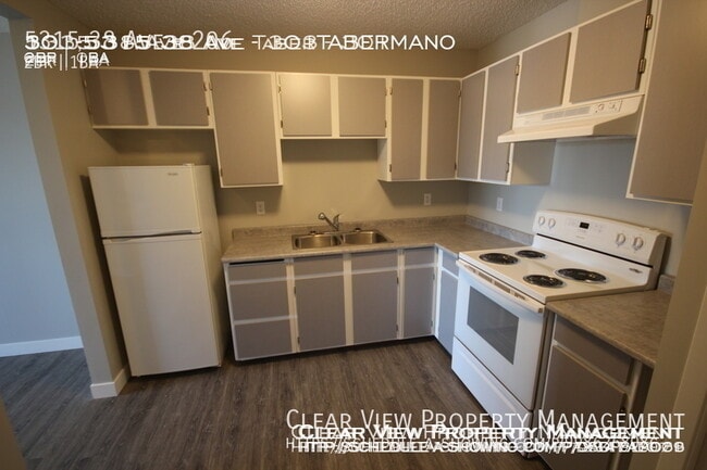 Building Photo - ? Beautifully Renovated 2-Bedroom Suite in...