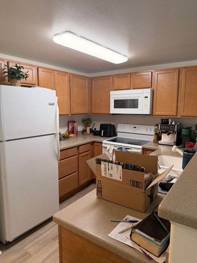 Building Photo - Awesome 2Bed 2Bath Condo Small Dog Considered!!!