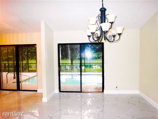 Building Photo - 7907 Villa Nova Dr